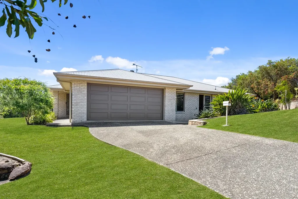 1 Waratah Place, Southside, QLD 4570