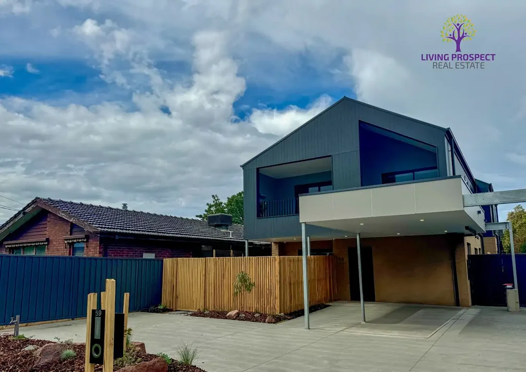 OFFERING 1 X WEEK FREE RENT - Welcoming couples 
With Off Street Car Parking  - All Bills Included
