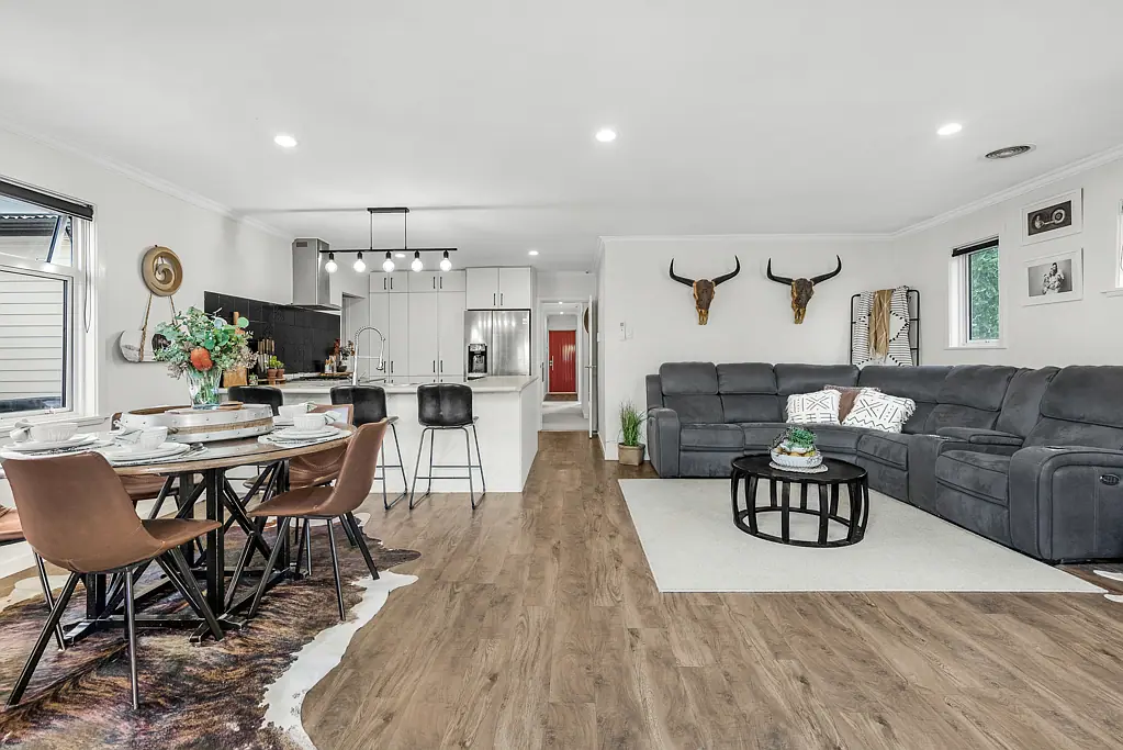 Wainuiomata 4침실 Stylishly renovated family home