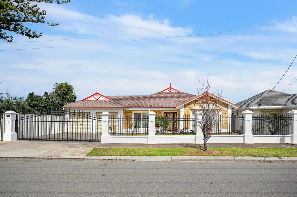 Mansfield Park 4Kwarto Sophisticated Family Living with Space to Belong