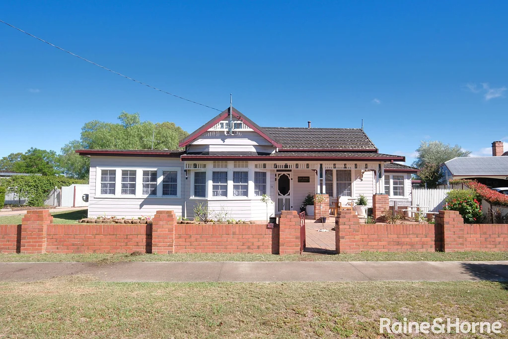 Inverell 7Moenga Charming Family Home!