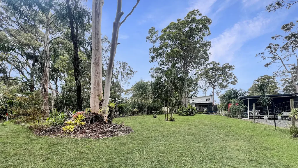Macleay Island 宁静私密角落 地势平坦易建 步行即达咖啡店 新铺街道安静 Flat & Mostly Cleared