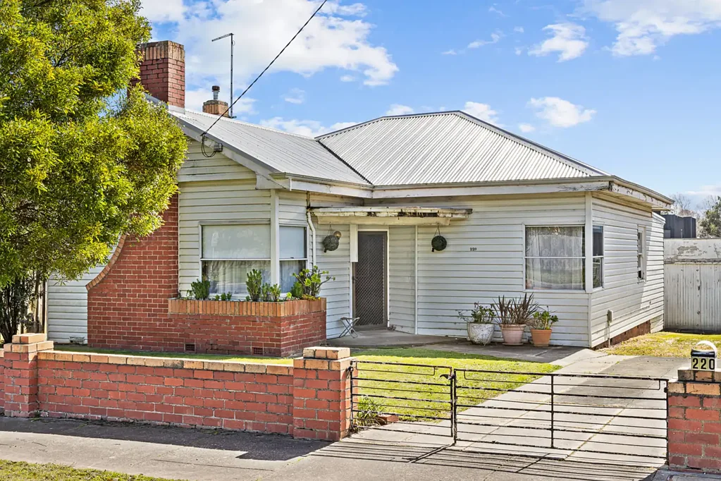 Ballarat North 3Kwarto A Well-Located Home with Plenty of Potential