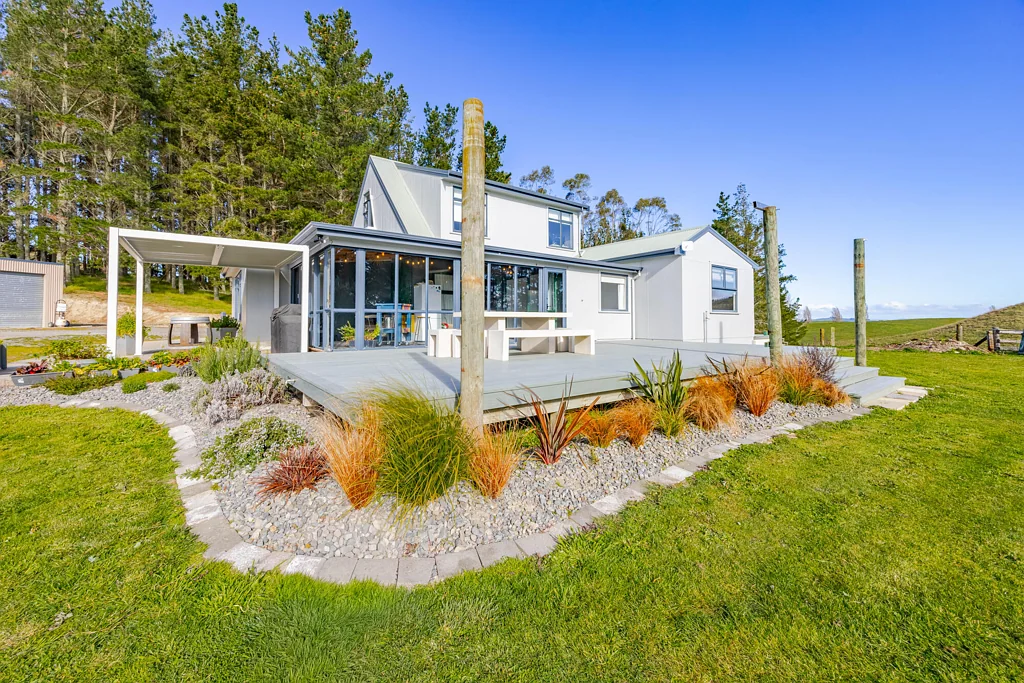 Waipukurau and Surrounds 4 Bedroom The complete lifestyle experience on 5.86ha