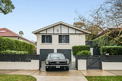 Summer Hill 4Zimmer 4 Bedroom Family Home With Rare 4 Car Parking, Minutes To Trinity And Summer Hill Village