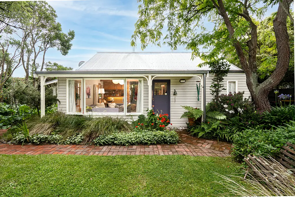 16 Laing Crescent, Heathcote Valley, Christchurch, Canterbury