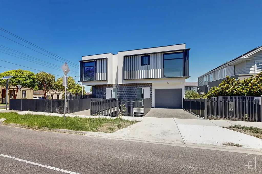 3B2B2C Bright, Modern Townhouse in Prime Essendon Location