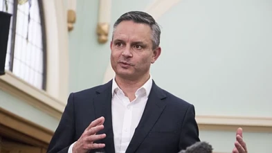 绿党税收新政：引入45%最高税阶，对资产超$200万个人征税