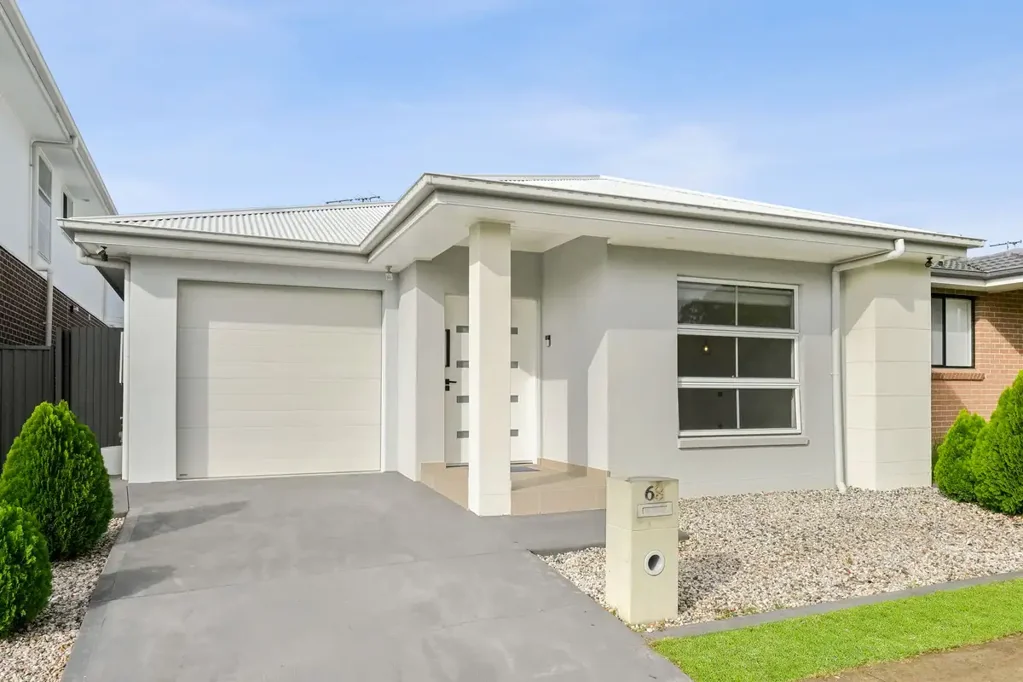Catherine Field 4Zimmer Stylish Parkside living with modern comfort & convenience.