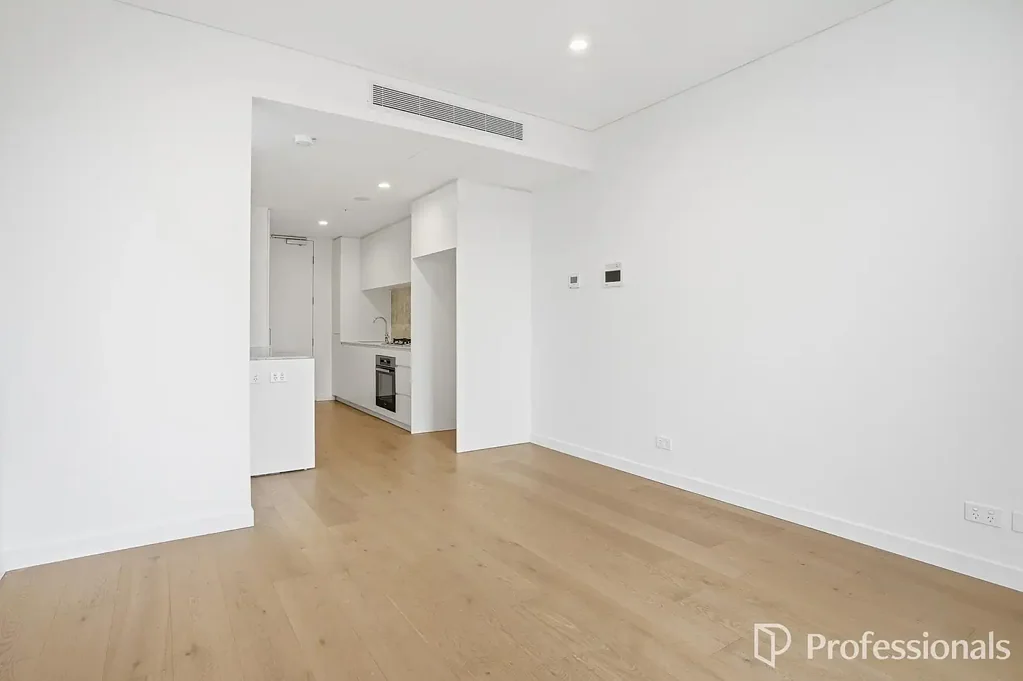 Brand New 1 Bedroom Tri-Level Apartment In Babylon