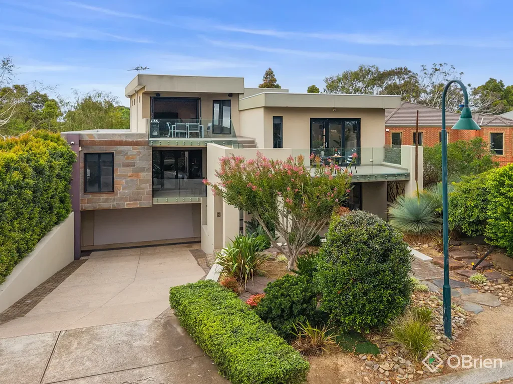 Werribee 5房 Werribee河正对面 784m²阔地 五层宏伟设计 SPA式业主套房 河景娱乐核心 度假村式户外泳池 多阳台全屋冷暖 A Statement of Architectural Brilliance with Unrivalled Riverfront Living