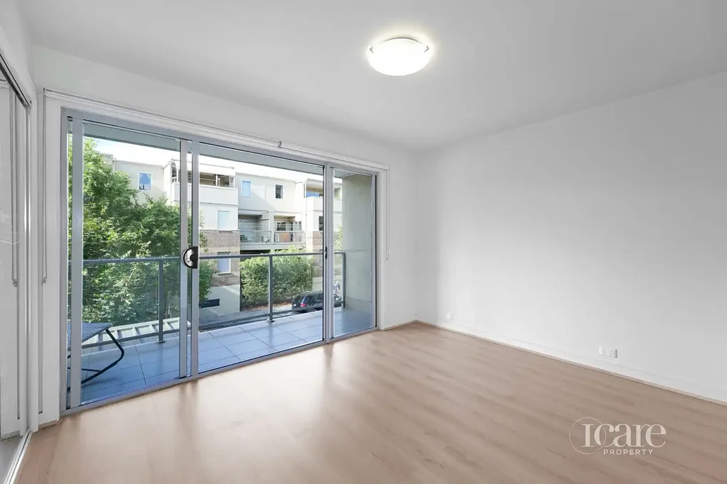 Two Level apartment in the heart of Oakleigh