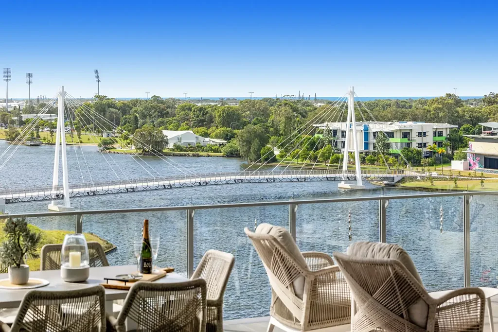 Birtinya 3침실 An Exceptional True North Facing Penthouse Above Lake Kawana