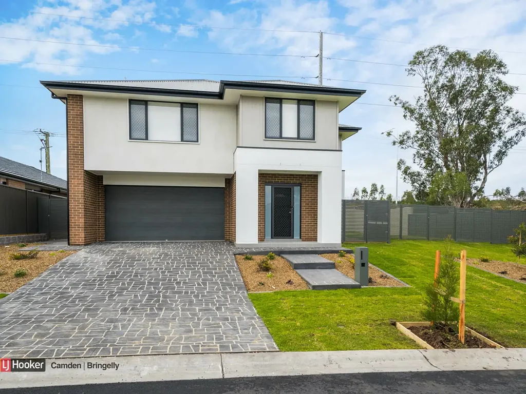 Large Family home with Huge Backyard!