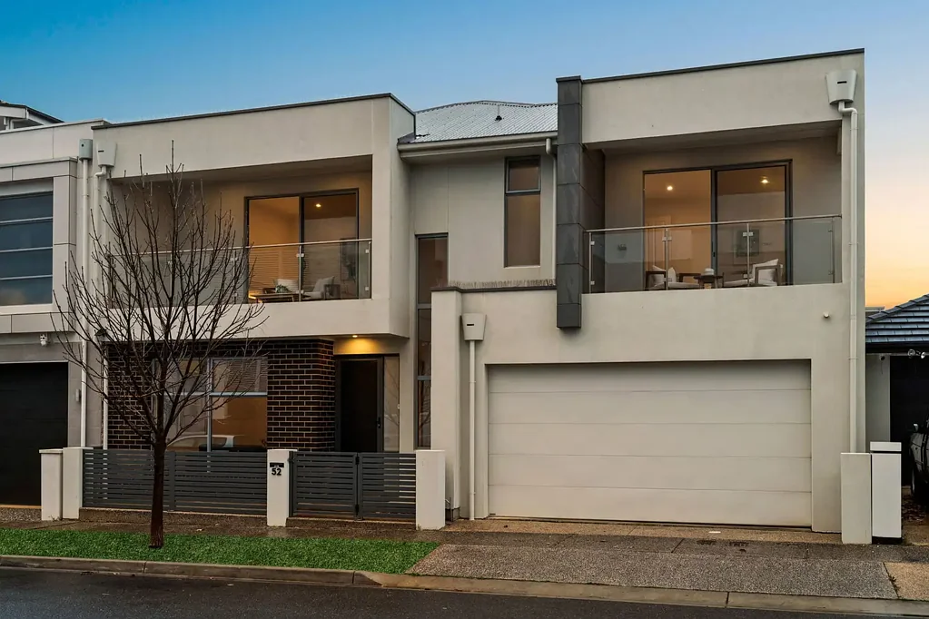 Lightsview 4Zimmer Dual-Level Living Designed for Lightsview's Thriving Lifestyle.