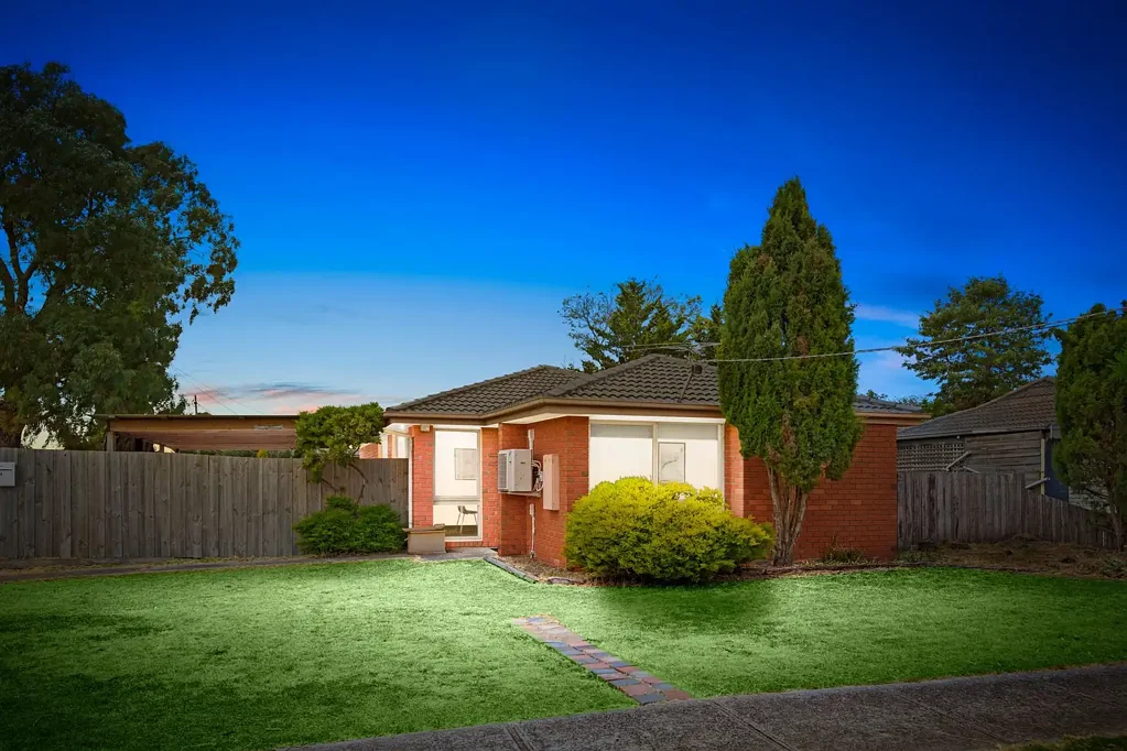Corner block stunner on 572m2 approx!