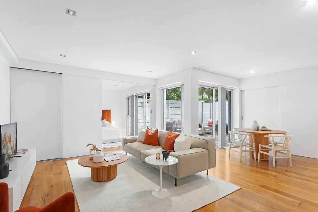 Alexandria 2chambre Exceptional designer apartment with courtyard parking & 122sqm on title