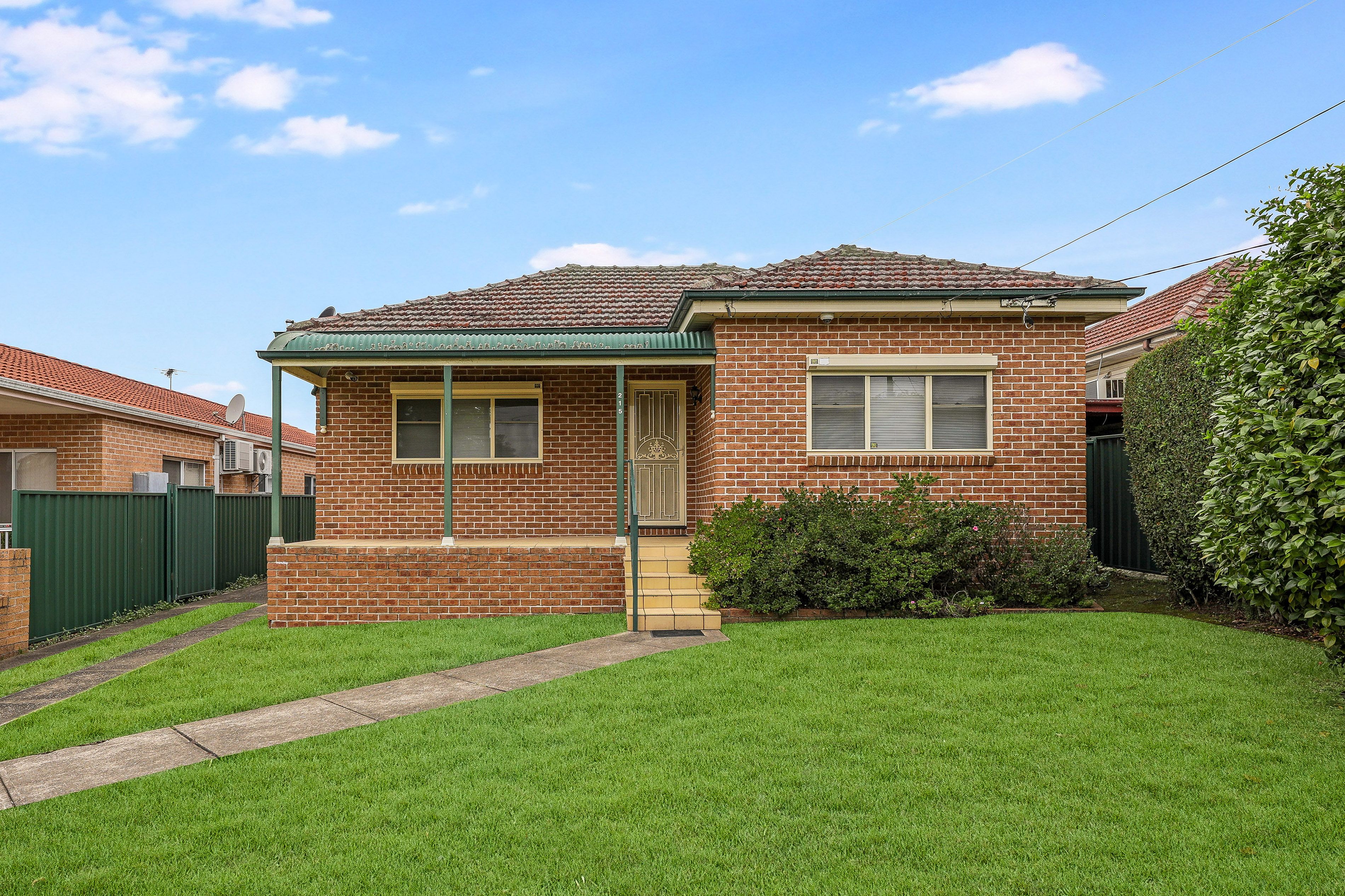 215 ROBERTSON ST, GUILDFORD NSW 2161, 0 غرف, 0 حمامات, House