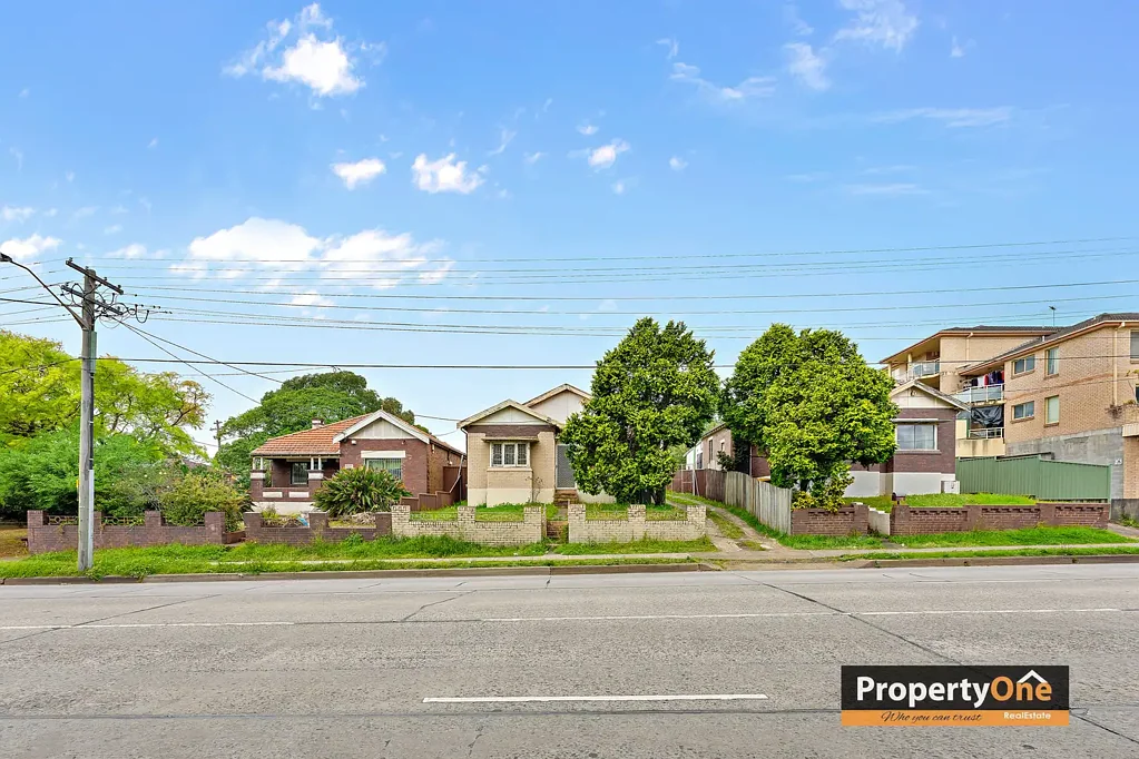 Roselands 11 Bedroom A Big land for sale and huge development Opportunity in Roselands.
Don't miss out.