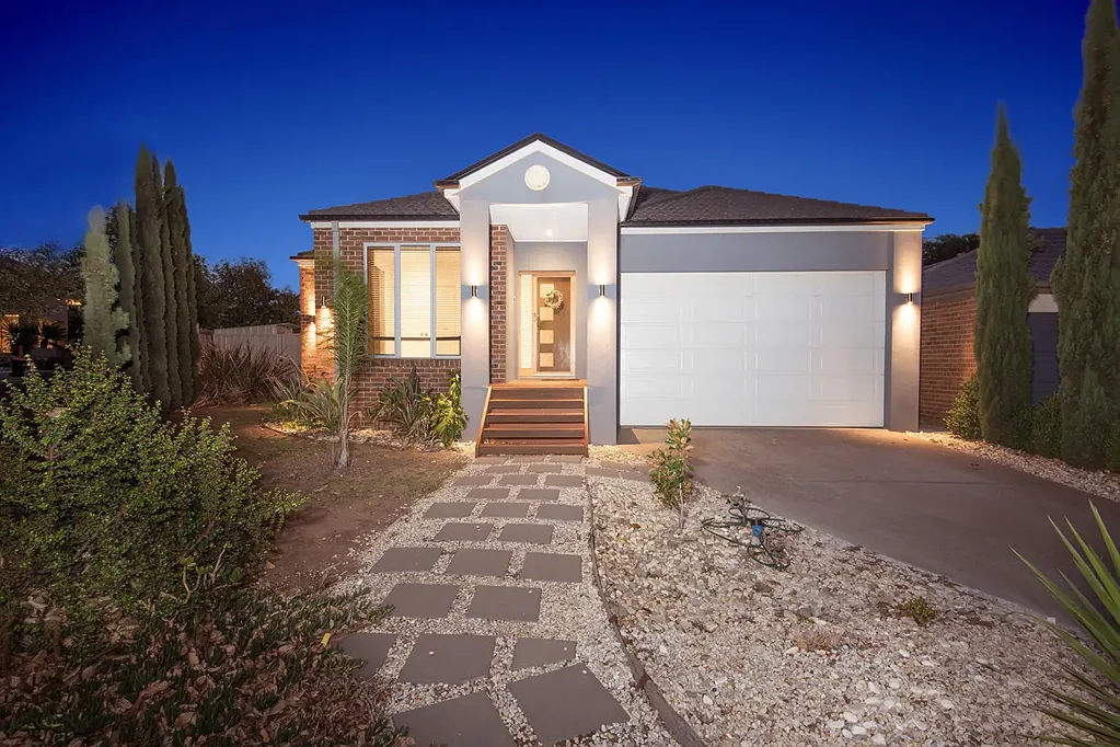 MODERN LIVING WITH PARKLAND VIEWS