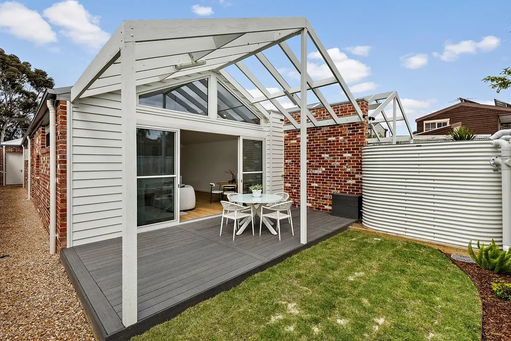 Hadfield 3침실 A Family Legacy, Rebuilt to Set the Standard for Modern Duplex Living