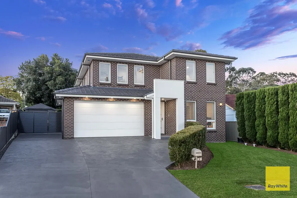 Lalor Park 5房 Lalor Park最优质街道上的精工奢华住宅 Master-Built Prestige Living in Lalor Park's Finest Street