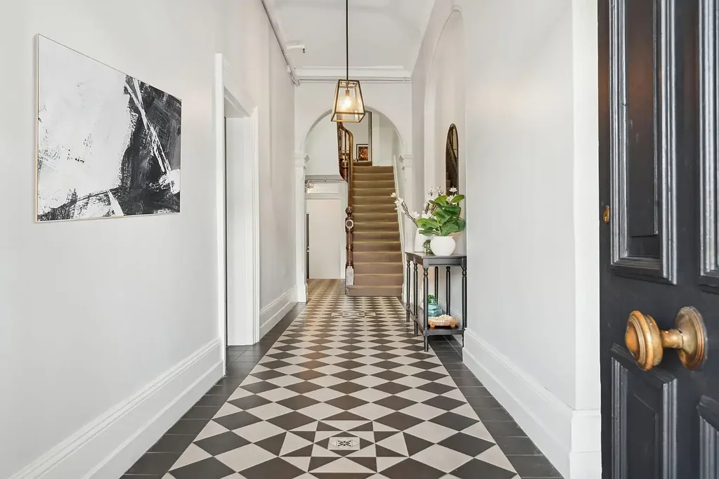 Oversized One-Bedroom Apartment in a Prime Inner-City North Position