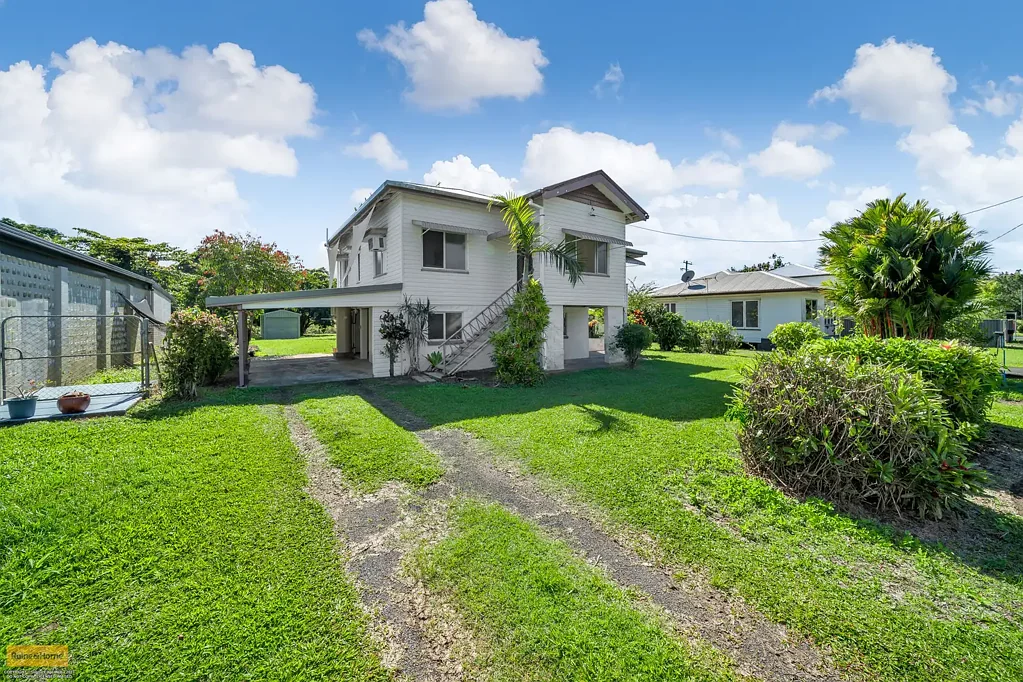 Goondi Hill 3Kwarto Classic Queenslander on quiet flood-free street.