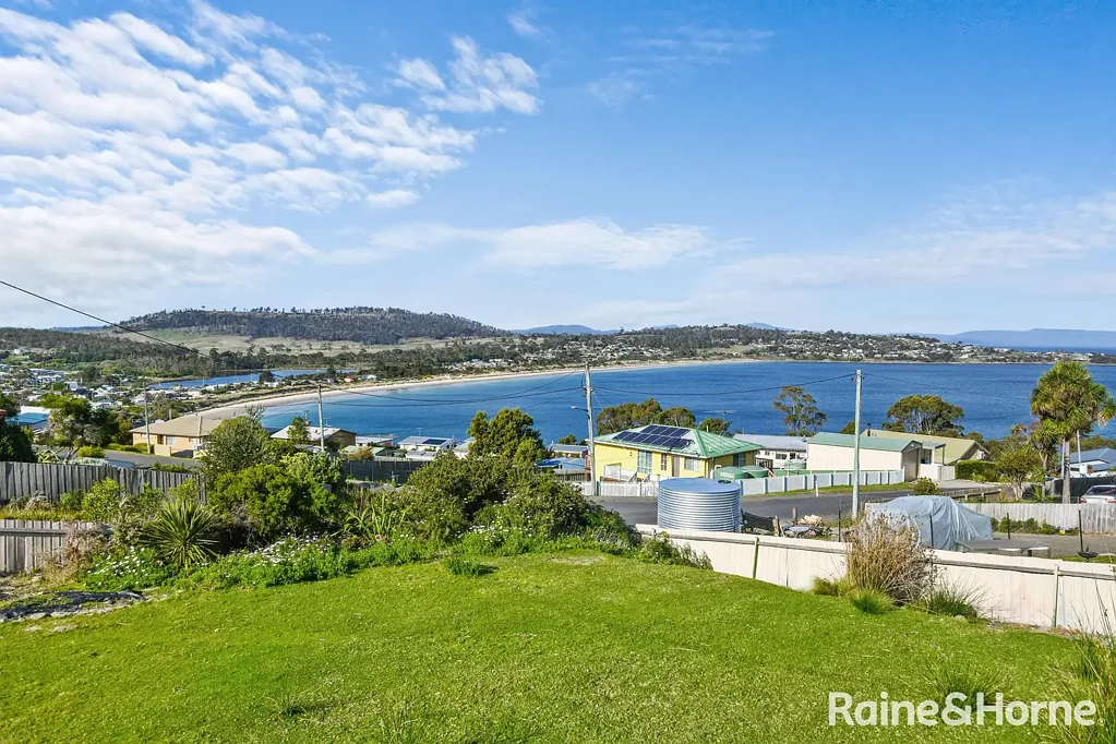 Primrose Sands 3 Bedroom Seaside Charm with Spectacular Views