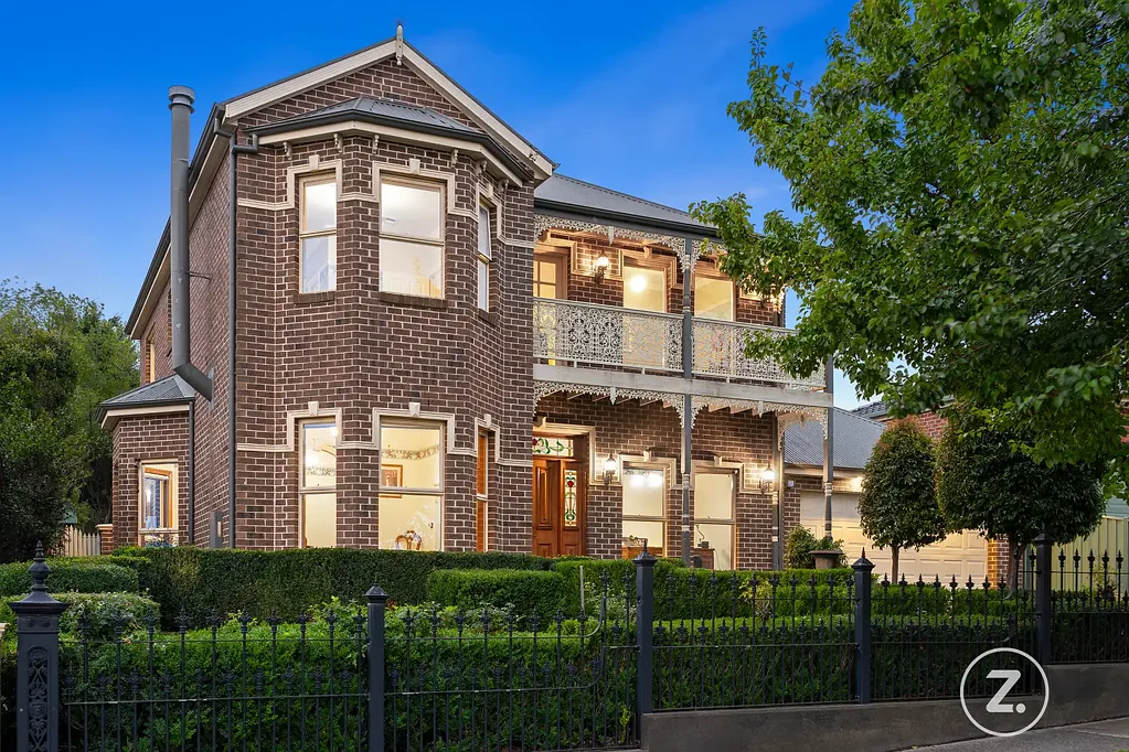Greensborough 4ห้องนอน Elegant Victorian Family Living with Expansive Indoor-Outdoor Entertaining