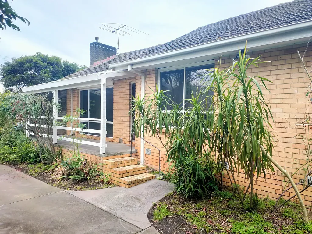 Comfortable Family Home in Frankston Secondary College Zone