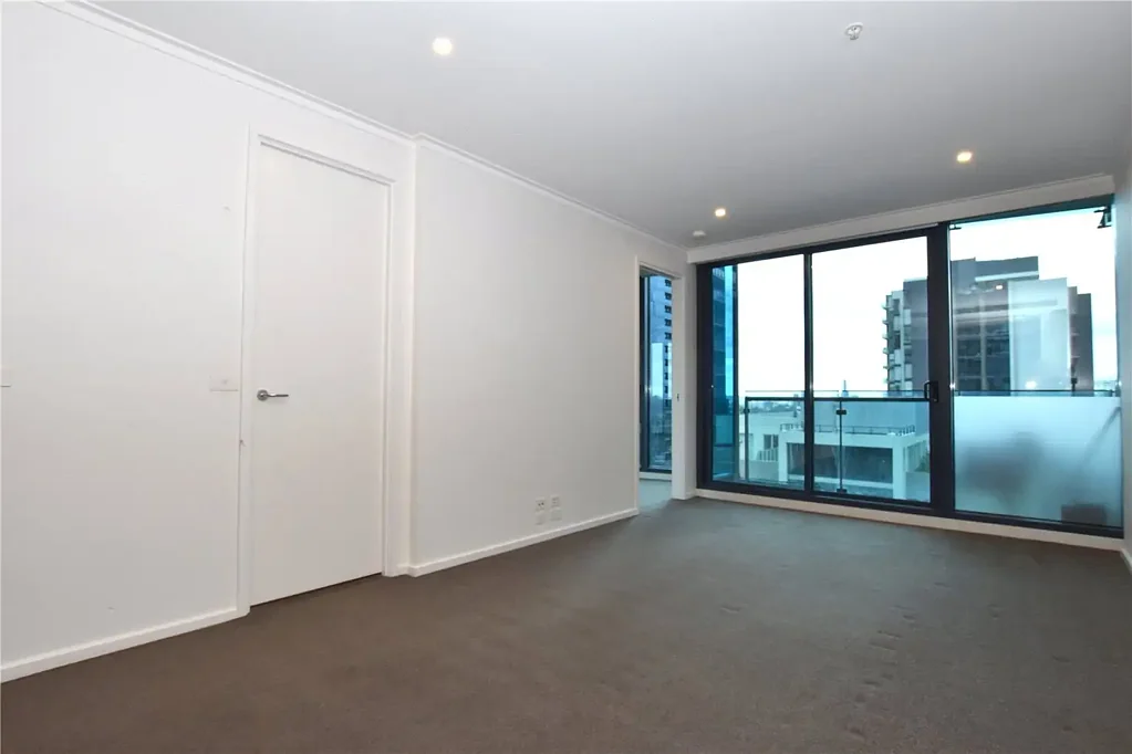 UNFURNISHED - Spacious one bedroom plus full size study