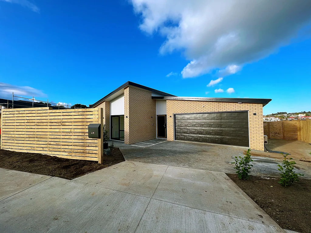 Be quick,  single level family home with features