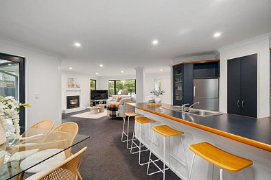 Saint Albans 3બેડરૂમ Cool and Quietly Confident - Seriously For Sale!