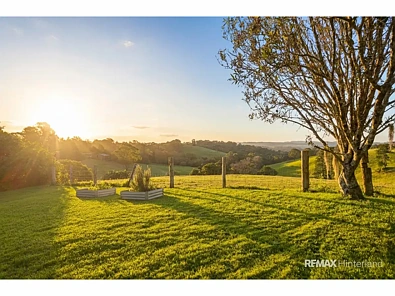 Maleny 3房  A Rare Opportunity to Create Something Truly Special!