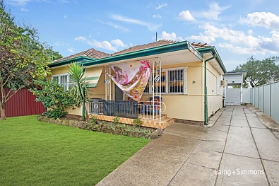 Merrylands 6房 宽敞三卧住宅 独立两卧granny flat 宽阔门面 大地块 便利交通 学校近 商店近 公交近 租金回报高 未来潜力大 自然光线足 现代厨房 全围栏后院 Blue Chip Dual-Income Opportunity