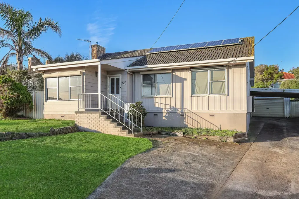 Warrnambool 4房  RENOVATOR'S DELIGHT - 4BRs, GOOD BLOCK, CLOSE TO SCHOOLS