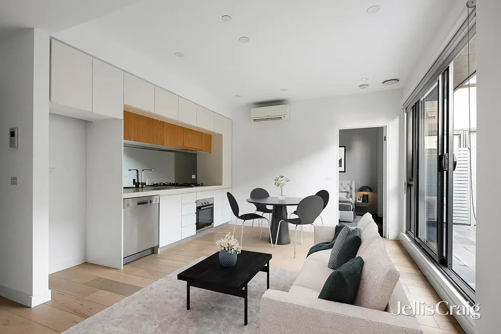 Caulfield North 2 Bedroom A Chic Retreat with Café Convenience