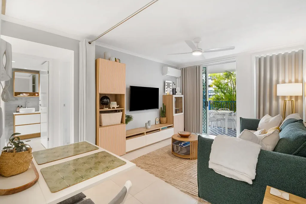 Surfers Paradise 1Kwarto Beautifully renovated North facing ground floor apartment - walking distance to the beach