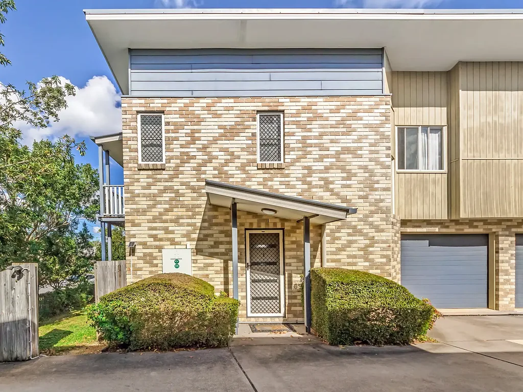 Petrie 3房 Petrie 中心时尚联排别墅生活 Stylish Townhouse Living in the Heart of Petrie