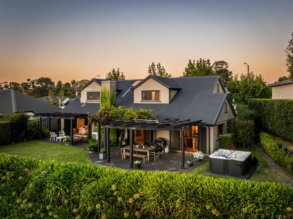 Havelock North 4 Bedroom Timeless Style with Expansive Views