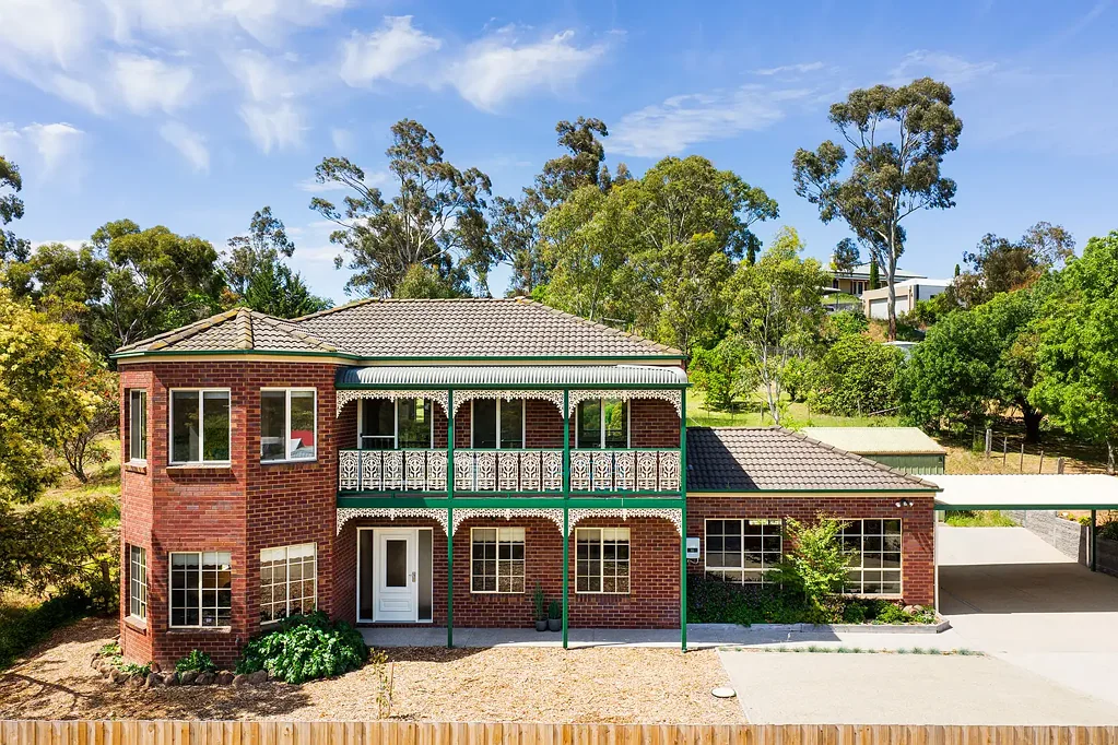 Campbells Creek 4chambre Elevated Living with Sweeping Views