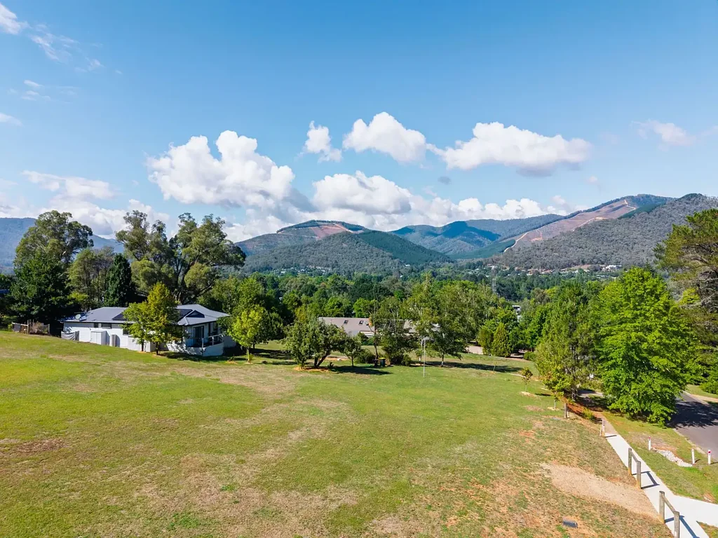 Bright PRESTIGIOUS HALF ACRE ALLOTMENT WITH SWEEPING VIEWS ACROSS BRIGHT