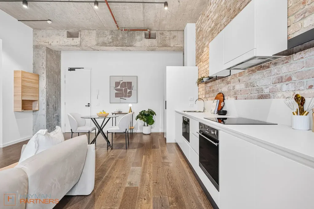 Phillip 1chambre Industrial Edge Meets Contemporary Comfort
