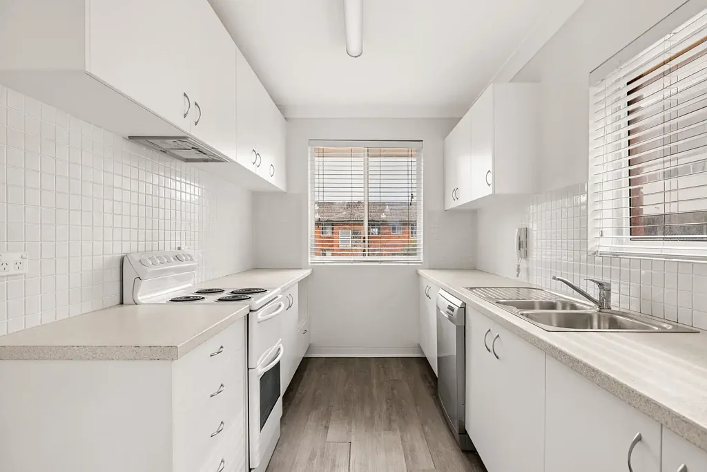 Two-bedroom apartment close to waterfront, transport, shops