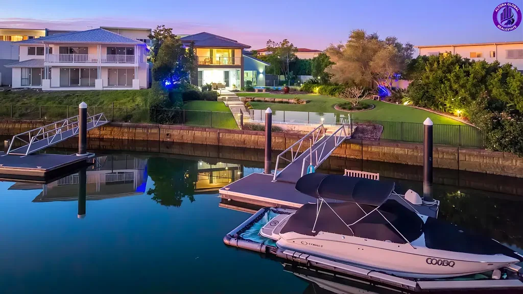 Hope Island 5房  A Rare Waterfront Holding of Scale Within Hope Island Resort