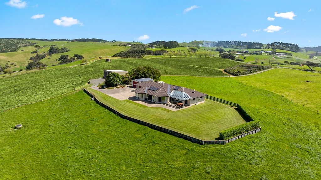 Helensville 4 Slaapkamer Room for Horses, Stock & Big Dreams