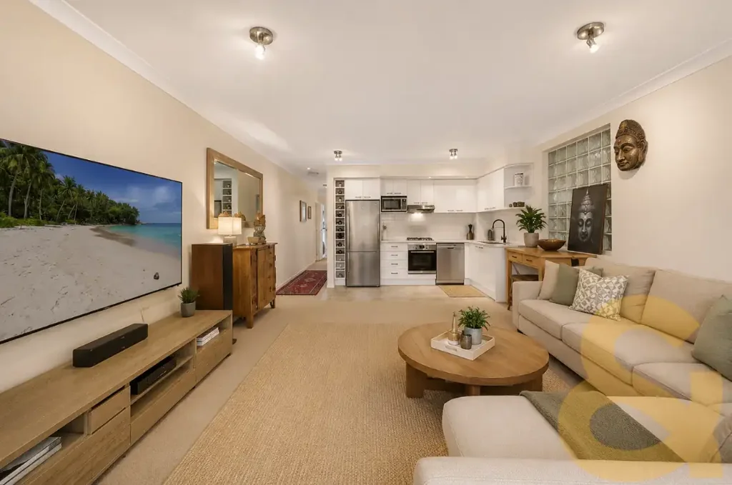 Modern & Leafy Apartment Amongst All Amenities