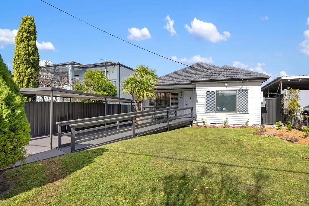 Refined Contemporary Living in a Prestigious Locale