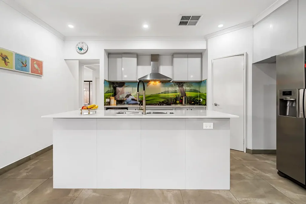 Whitby 4ห้องนอน Elegant move-in ready home in southern growth corridor